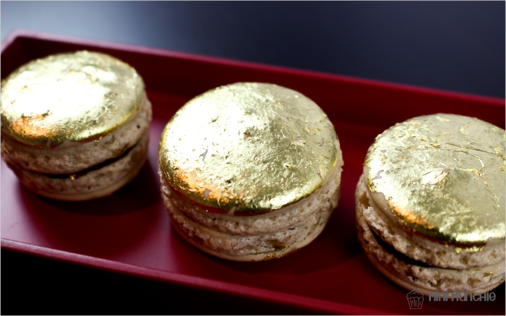 golden macarons-2