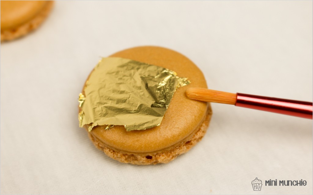 golden macarons-6