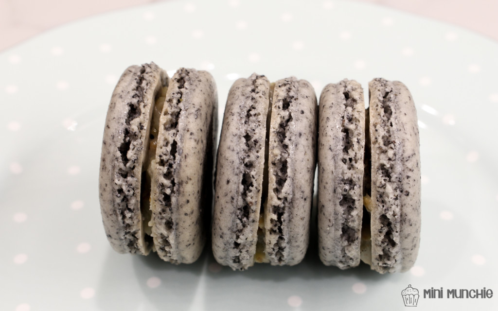 black sesame macarons-12