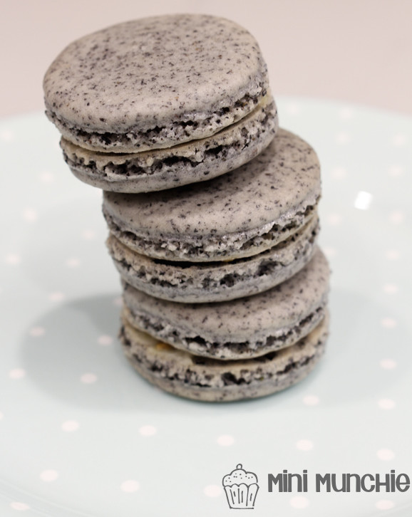 black sesame macarons-13